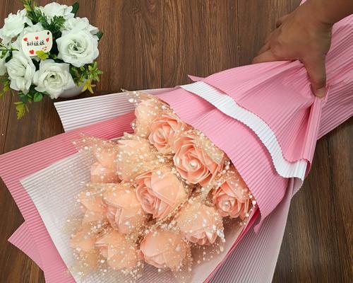 13朵玫瑰花的代表意义（玫瑰的意义和象征有多种多样）