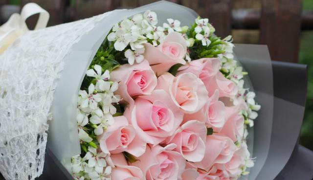 21朵玫瑰花的花语（21朵玫瑰花的意义与象征）