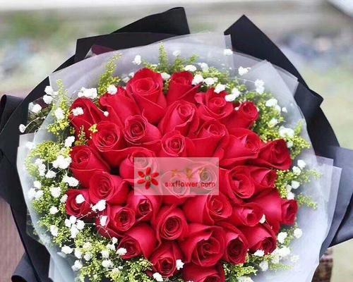 玫瑰花语之33朵玫瑰的浪漫意义（探寻玫瑰花中的心语）