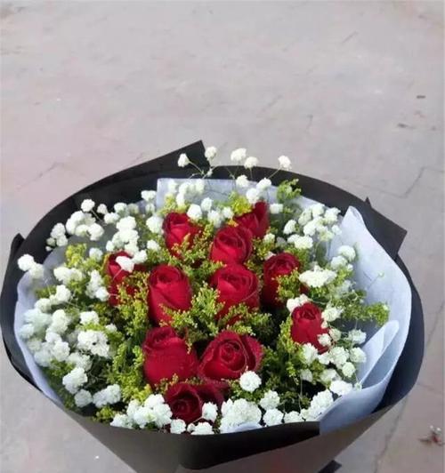 八朵玫瑰花的寓意与象征（深入解读八朵玫瑰花的内涵）