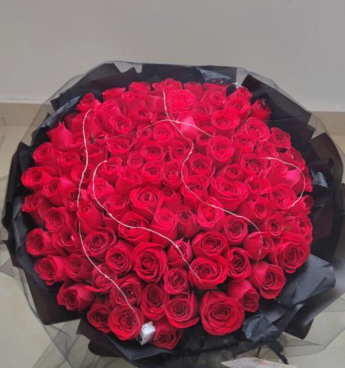 玫瑰花的象征意义——探寻一朵玫瑰花背后的故事（美丽）