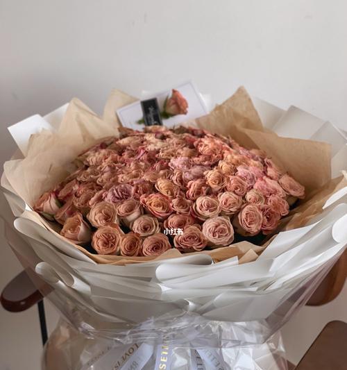 卡布奇诺玫瑰花语（品味浓醇的咖啡与深情告白）