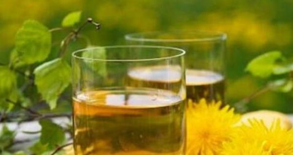 玫瑰花和红芪泡茶的功效一样吗