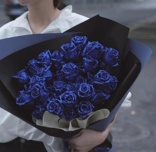 男孩送花时了解花语吗？花语在送花中扮演什么角色？