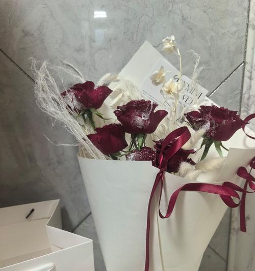 玫红色小雏菊代表什么？玫红色小雏菊花语是什么？