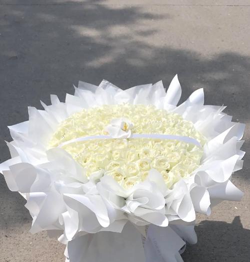 白色的玫瑰花代表什么？白色玫瑰花语有哪些含义？