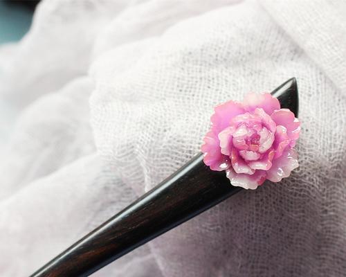 发簪上的花代表什么含义？传统发饰中的花卉象征意义探讨