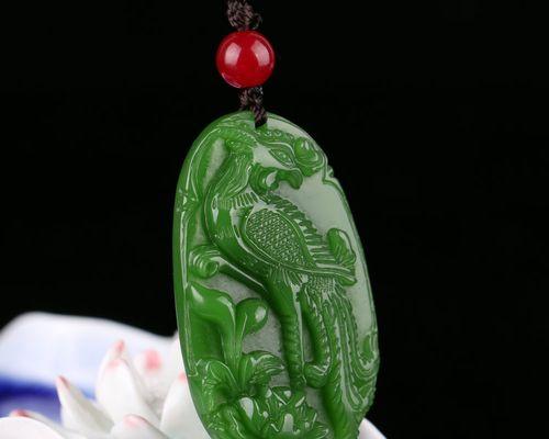 富贵花玉坠有何寓意？如何选择寓意富贵的玉坠？