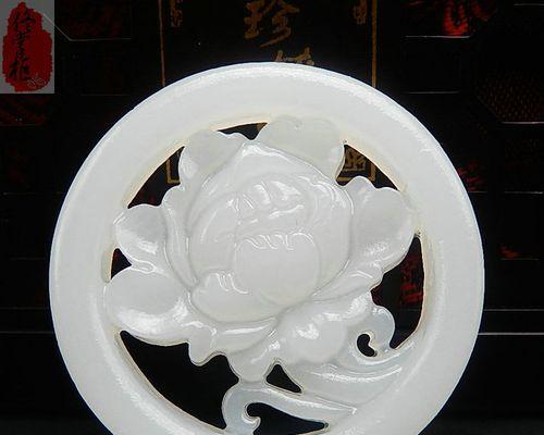 富贵花玉坠有何寓意？如何选择寓意富贵的玉坠？