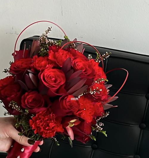 白红色手捧花代表什么？婚礼手捧花的含义是什么？