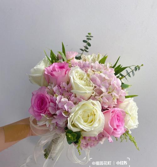 玫瑰花绣球手捧花代表了什么？