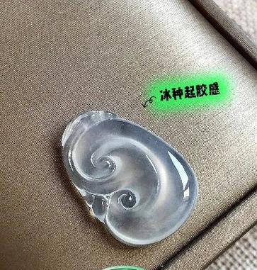 翡翠如意花件代表什么意义？