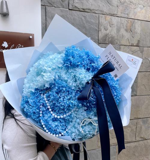 蓝色绣球永生花代表什么？它的花语是什么？