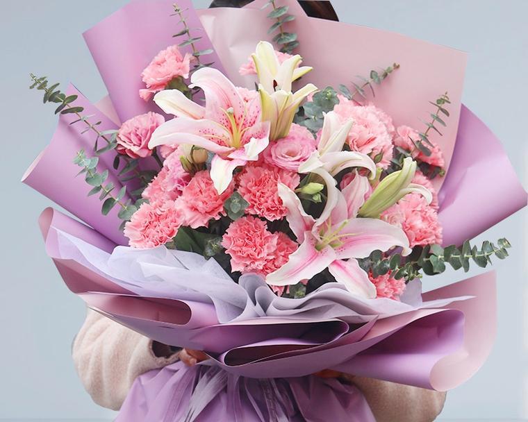 送粉色的花通常表达什么含义？