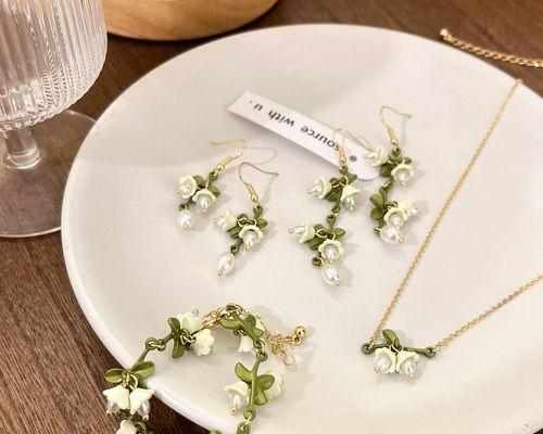 白色花手链的寓意是什么？佩戴白色花手链有何特别含义？