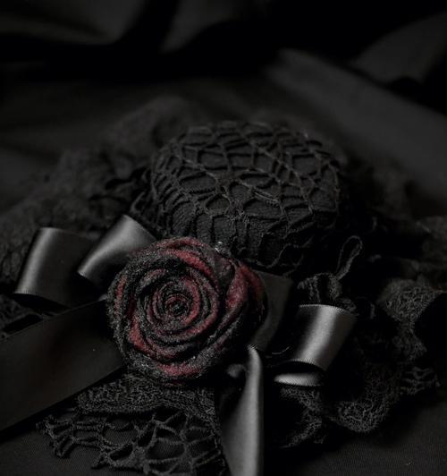 灰色玫瑰花的寓意是什么？灰色玫瑰的花语有哪些？