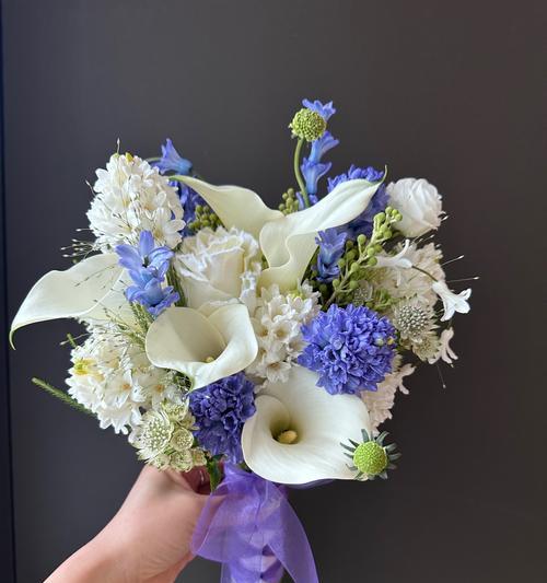 手捧花代表美好爱情吗？象征爱情的手捧花有哪些？