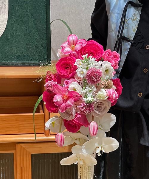 结婚手捧花通常包含哪些寓意？