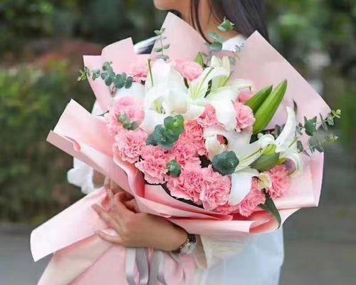 38节礼物送老婆百合花的寓意是什么？它们象征着什么？