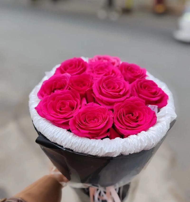 圣诞节送玫瑰加棉花有何深意？这种组合花的寓意是什么？