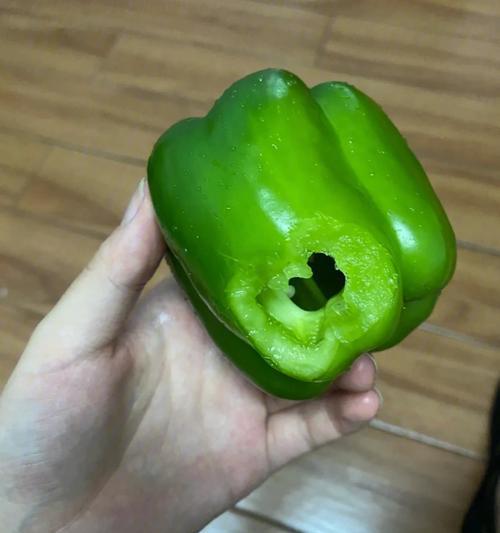 甜椒的营养价值和生吃方法（探究甜椒的健康秘密，教你如何正确生吃）